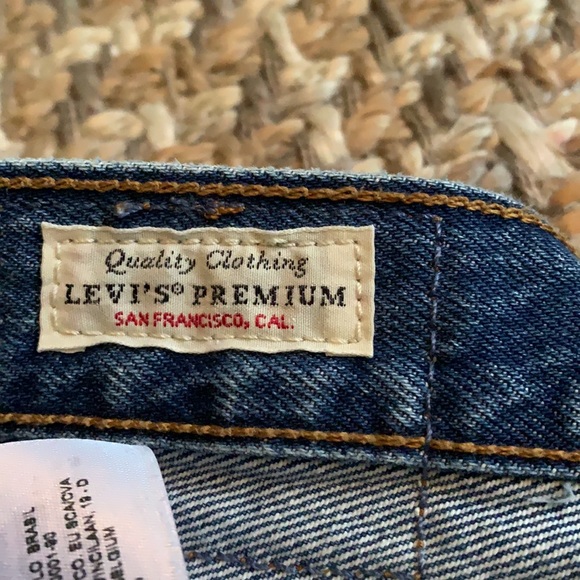 Levi’s 501 Shorts - Picture 3 of 4